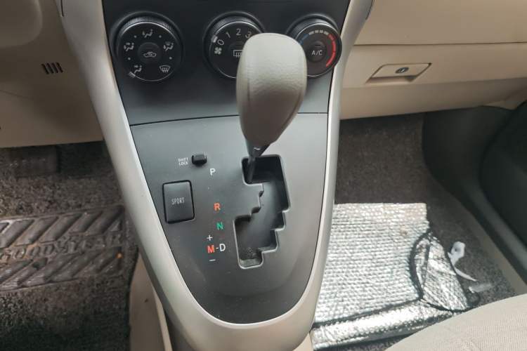 Used Toyota Verso 2014 Starlight 180E CVT Elite Edition Gear Lever