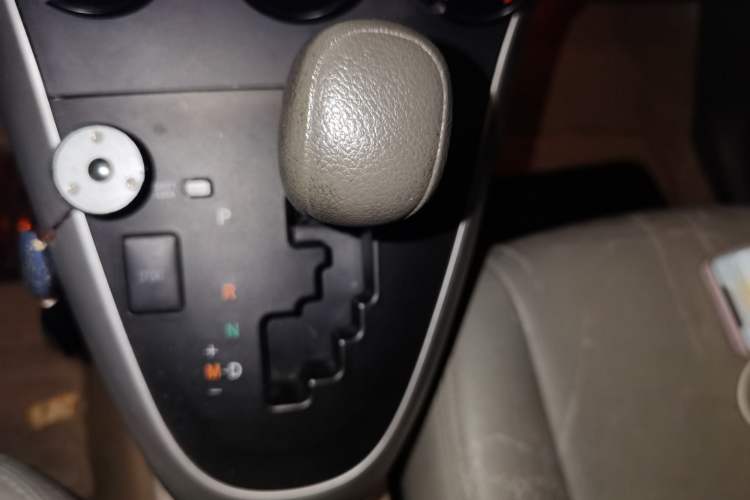 Used Toyota Verso 2014 Starlight 180E CVT Elite Edition Gear Lever