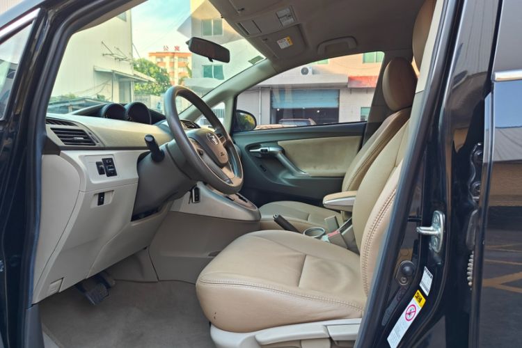 Used Toyota Verso 2014 Starlight 180E CVT Elite Edition Interior 3