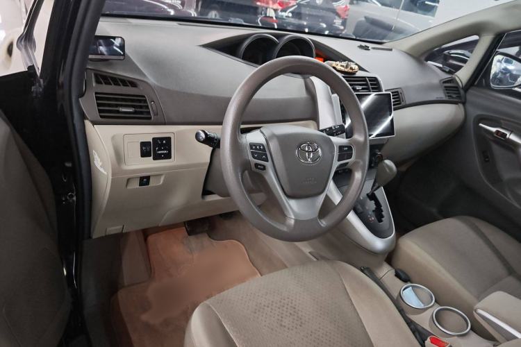 Used Toyota Verso 2014 Starlight 180E CVT Elite Edition Interior 3