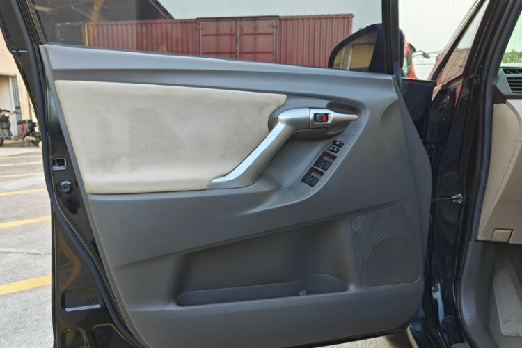 Used Toyota Verso 2014 Starlight 180E CVT Elite Edition Interior 4