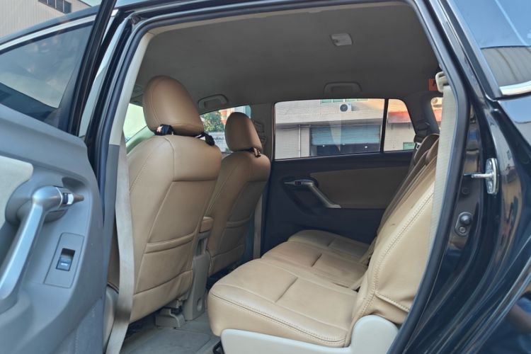 Used Toyota Verso 2014 Starlight 180E CVT Elite Edition Interior 5