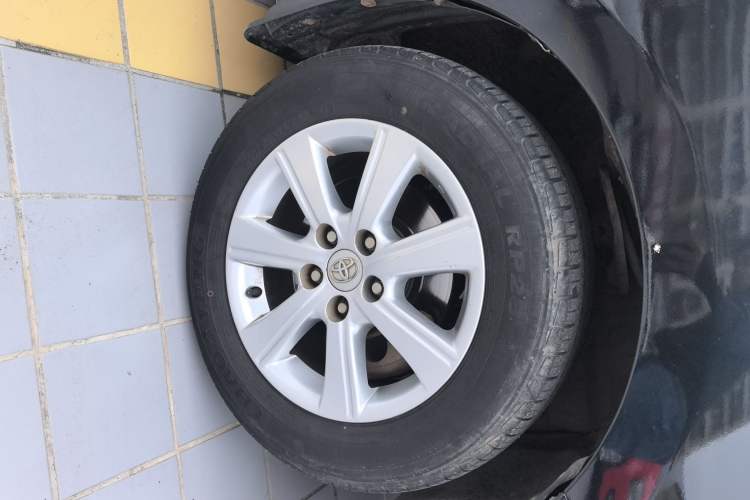 Used Toyota Verso 2014 Starlight 180E CVT Elite Edition Left Front Wheel Hub