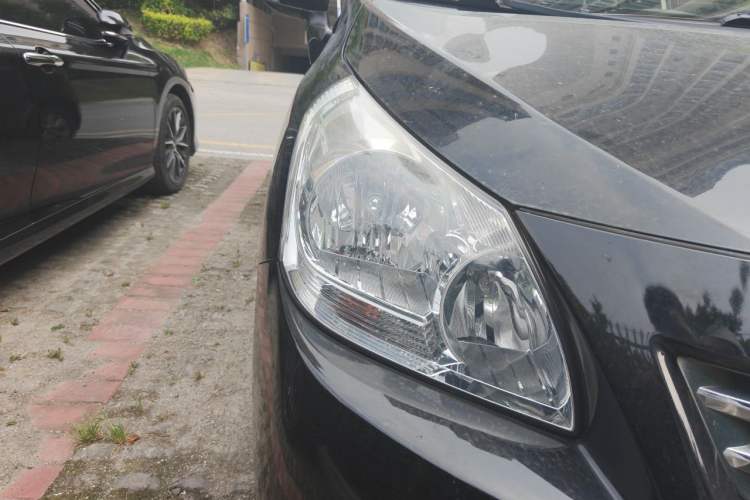Used Toyota Verso 2014 Starlight 180E CVT Elite Edition Right Front Headlight