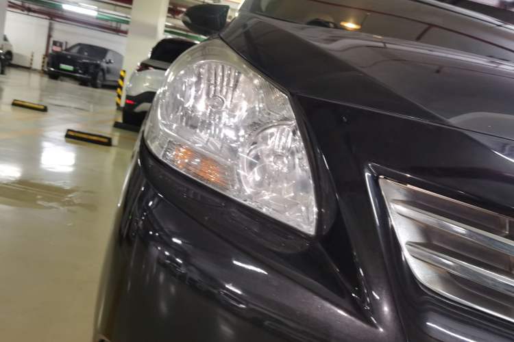 Used Toyota Verso 2014 Starlight 180E CVT Elite Edition Right Front Headlight
