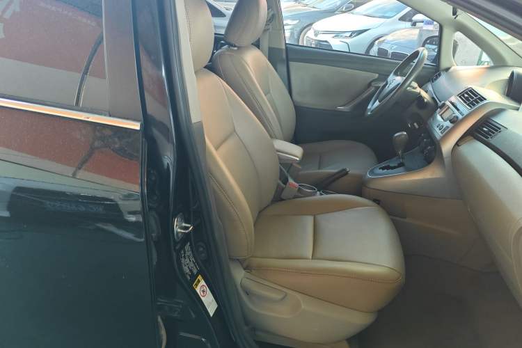 Used Toyota Verso 2014 Starlight 180E CVT Elite Edition Right Front Seat