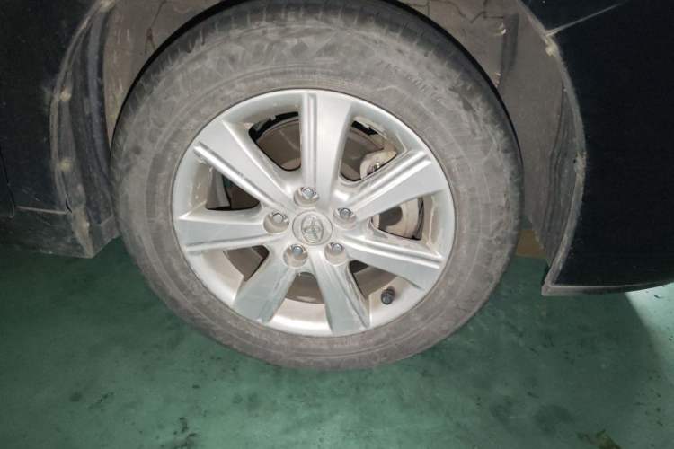 Used Toyota Verso 2014 Starlight 180E CVT Elite Multi-Function Edition Right Front Wheel Hub