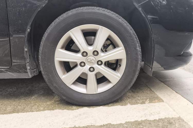 Used Toyota Verso 2014 Starlight 180E CVT Elite Edition Right Front Wheel Hub