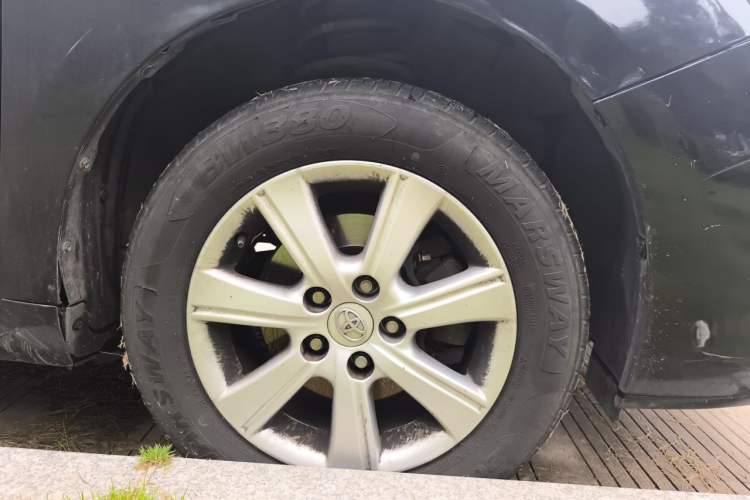 Used Toyota Verso 2014 Starlight 180E CVT Elite Edition Right Front Wheel Hub