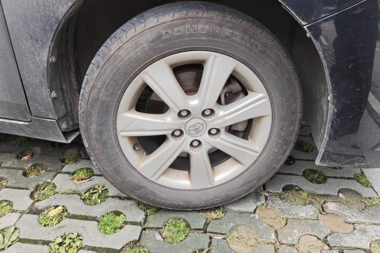 Used Toyota Verso 2014 Starlight 180E CVT Elite Edition Right Front Wheel Hub