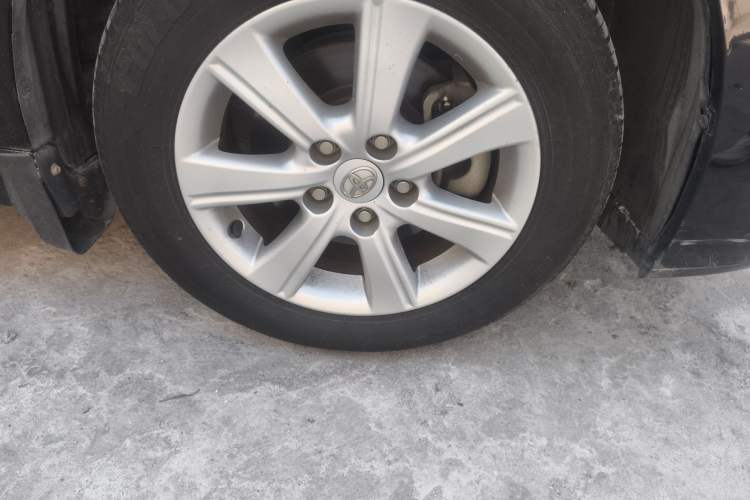 Used Toyota Verso 2014 Starlight 180E CVT Elite Edition Right Front Wheel Hub