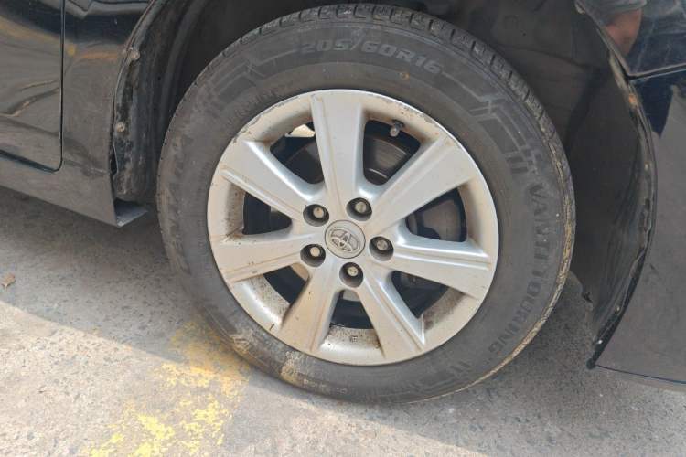 Used Toyota Verso 2014 Starlight 180E CVT Elite Edition Right Front Wheel Hub
