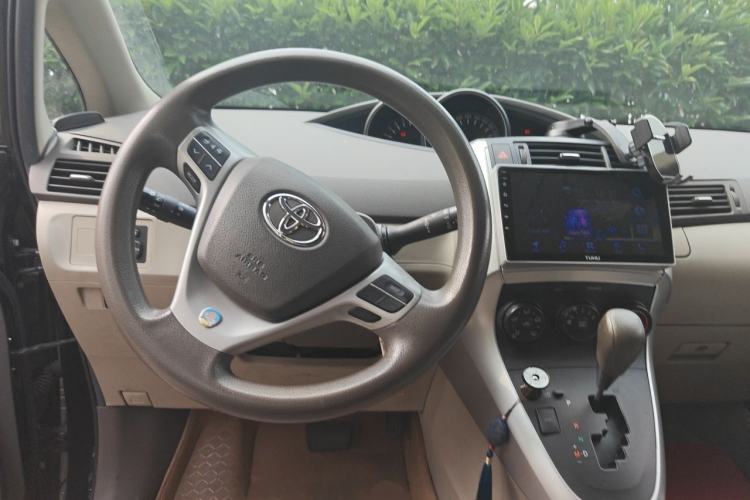 Used Toyota Verso 2014 Starlight 180E CVT Elite Edition Steering Wheel