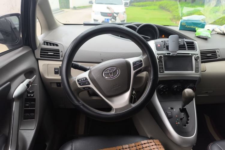Used Toyota Verso 2014 Starlight 180E CVT Elite Edition Steering Wheel