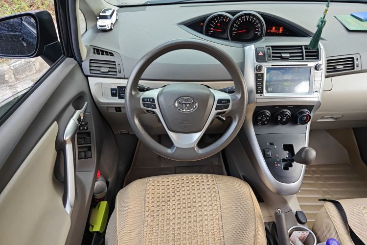 Used Toyota Verso 2014 Starlight 180E CVT Elite Edition Steering Wheel