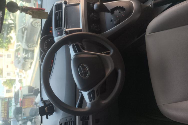 Used Toyota Verso 2014 Starlight 180E CVT Elite Edition Steering Wheel