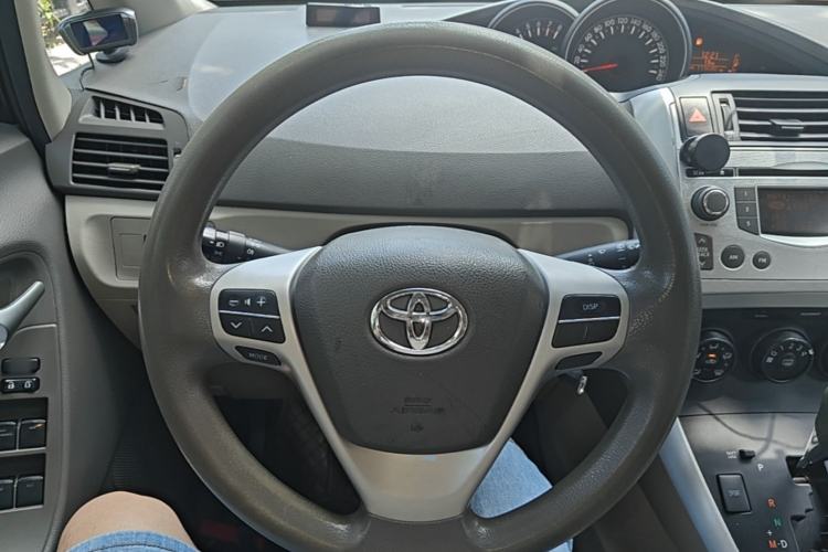 Used Toyota Verso 2014 Starlight 180E CVT Elite Edition Steering Wheel