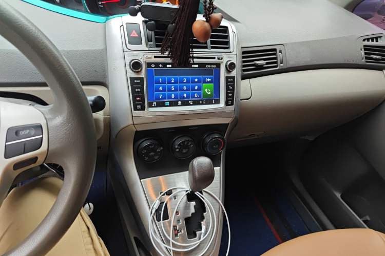 Used Toyota Verso 2014 Starlight 180E CVT Elite Edition Audio And AC Panel
