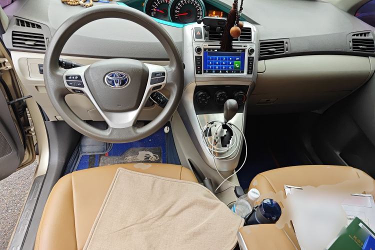 Used Toyota Verso 2014 Starlight 180E CVT Elite Edition Center Console