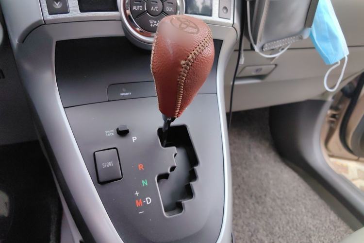 Used Toyota Verso 2014 Starlight 180G CVT Deluxe Multi-Function Edition Gear Lever