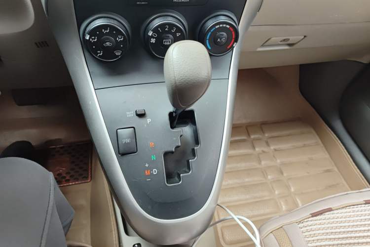 Used Toyota Verso 2014 Starlight 180E CVT Elite Edition Gear Lever