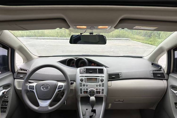 Used Toyota Verso 2014 Starlight 180G CVT Comfortable Multi-Function Edition Interior 1