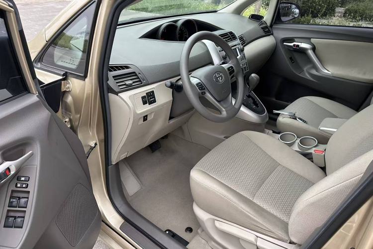 Used Toyota Verso 2014 Starlight 180G CVT Comfortable Multi-Function Edition Interior 3