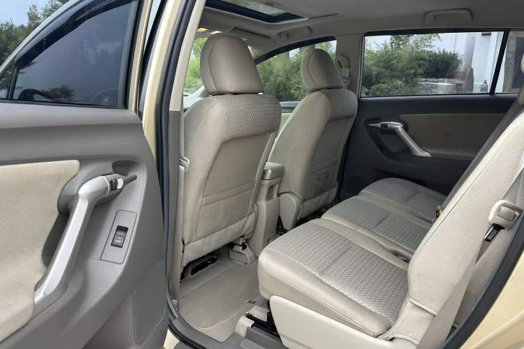 Used Toyota Verso 2014 Starlight 180G CVT Comfortable Multi-Function Edition Interior 4