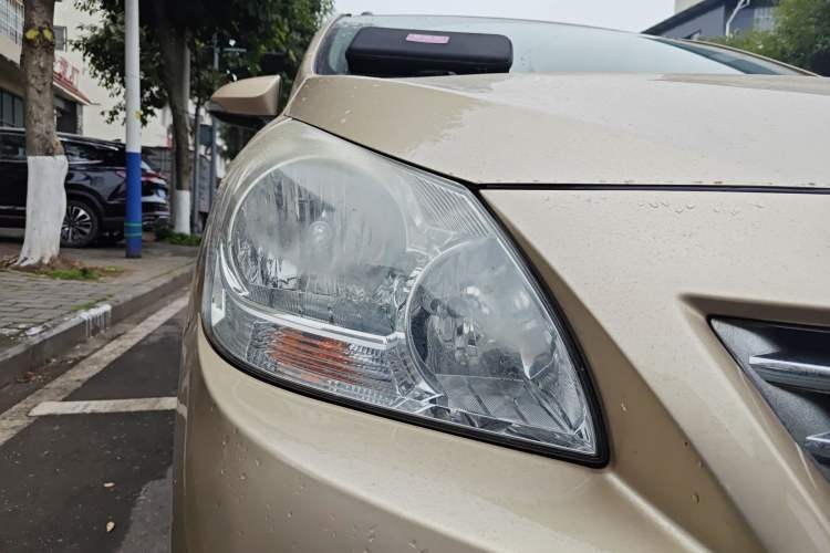 Used Toyota Verso 2014 Starlight 180E CVT Elite Edition Right Front Headlight