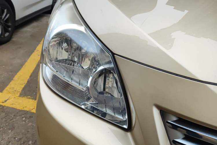 Used Toyota Verso 2014 Starlight 180E CVT Elite Edition Right Front Headlight