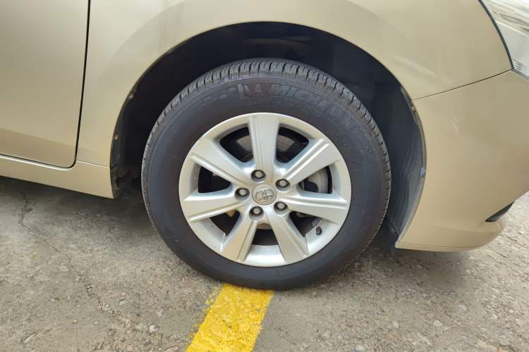 Used Toyota Verso 2014 Starlight 180E CVT Elite Edition Right Front Wheel Hub