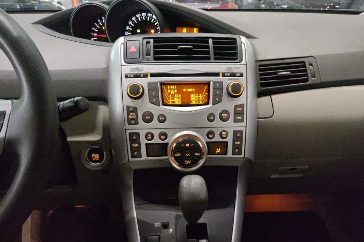 Used Toyota Verso 2014 Starlight 180G CVT Deluxe Multi-Function Edition Audio And AC Panel