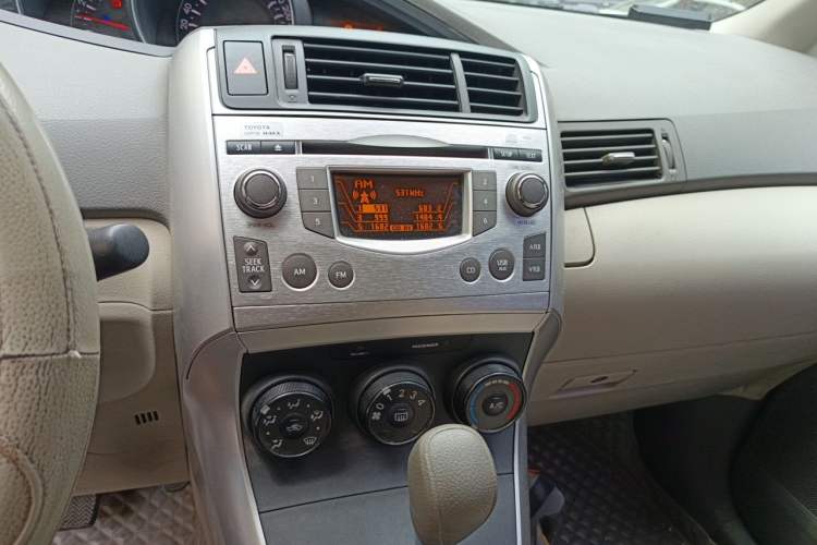 Used Toyota Verso 2014 Starlight 180E CVT Elite Edition Audio And AC Panel