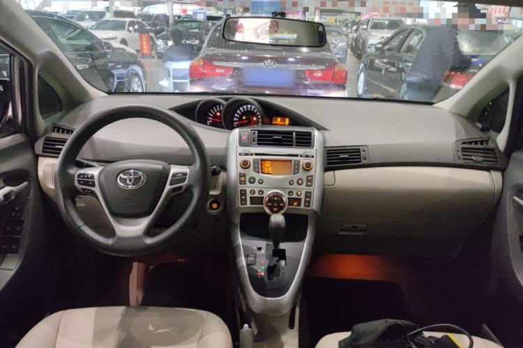 Used Toyota Verso 2014 Starlight 180G CVT Deluxe Multi-Function Edition Center Console