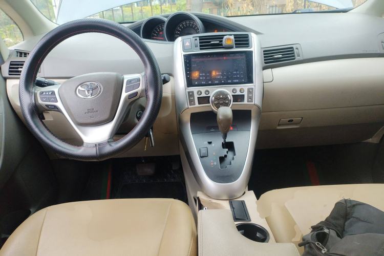 Used Toyota Verso 2014 Starlight 180G CVT Comfort Edition Center Console