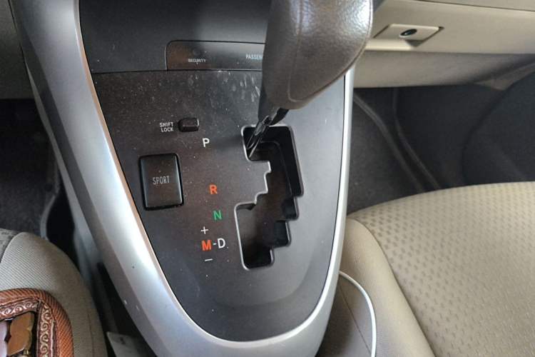 Used Toyota Verso 2014 Starlight 180G CVT Comfortable Multi-Function Edition Gear Lever