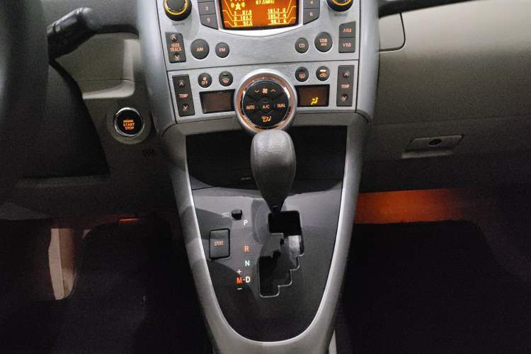 Used Toyota Verso 2014 Starlight 180G CVT Deluxe Multi-Function Edition Gear Lever