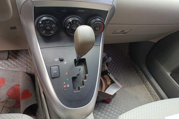 Used Toyota Verso 2014 Starlight 180E CVT Elite Edition Gear Lever