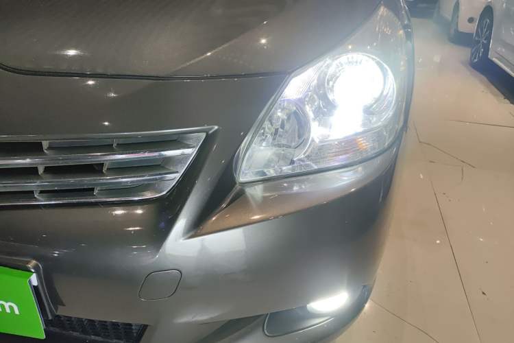 Used Toyota Verso 2014 Starlight 180G CVT Deluxe Multi-Function Edition Left Front Headlight