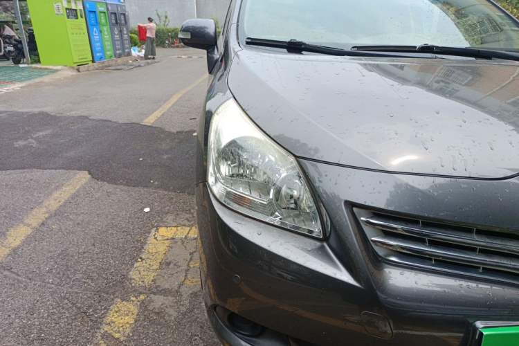 Used Toyota Verso 2014 Starlight 180E CVT Elite Edition Right Front Headlight