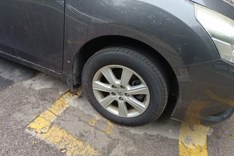 Used Toyota Verso 2014 Starlight 180E CVT Elite Edition Right Front Wheel Hub