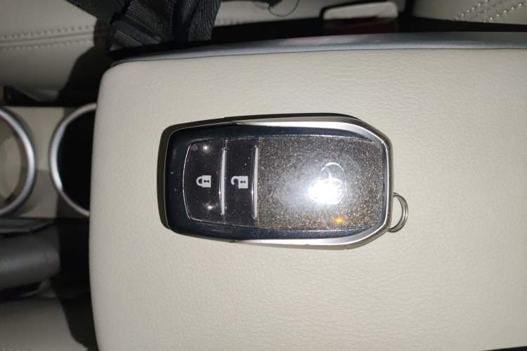 Used Toyota Verso 2014 Starlight 180G CVT Deluxe Multi-Function Edition Vehicle Key