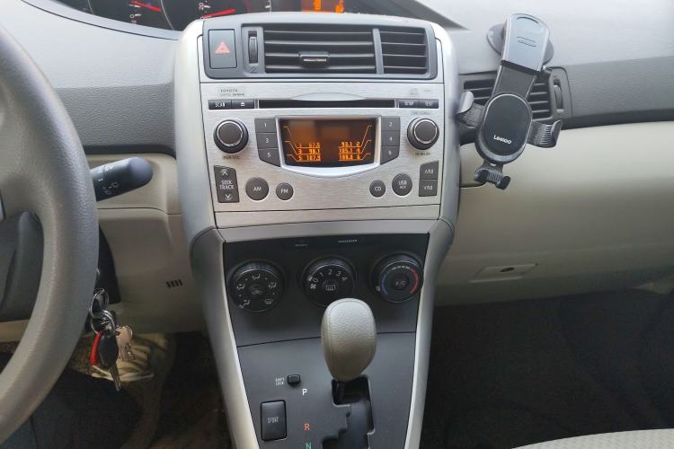 Used Toyota Verso 2014 Starlight 180E CVT Elite Edition Audio And AC Panel