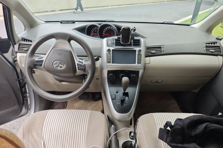 Used Toyota Verso 2014 Starlight 180E CVT Elite Multi-Function Edition Center Console