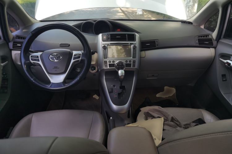 Used Toyota Verso 2014 Starlight 180G CVT Luxury Edition Center Console