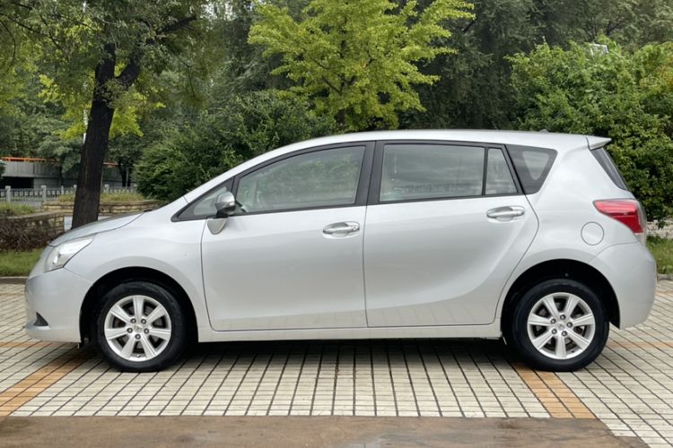 Used Toyota Verso 2014 Starlight 180E CVT Elite Edition Exterior 4