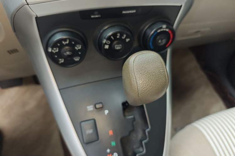 Used Toyota Verso 2014 Starlight 180E CVT Elite Multi-Function Edition Gear Lever