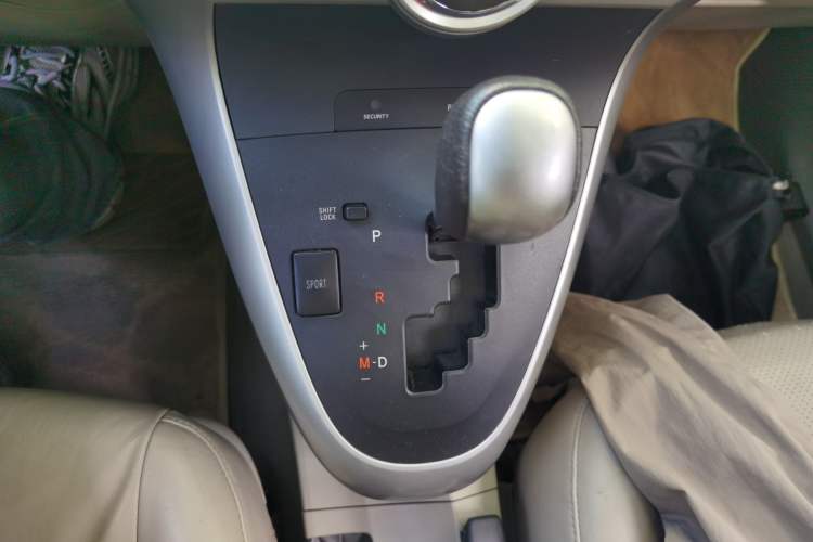 Used Toyota Verso 2014 Starlight 180G CVT Luxury Edition Gear Lever