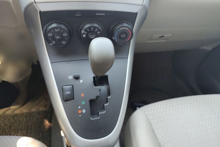 Used Toyota Verso 2014 Starlight 180E CVT Elite Edition Gear Lever