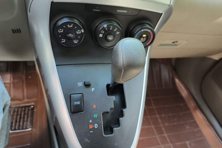 Used Toyota Verso 2014 Starlight 180E CVT Elite Edition Gear Lever